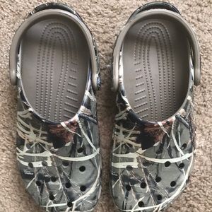 Men’s camouflage crocs size 9